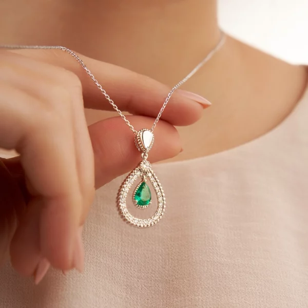 Emerald Diamond  Necklace